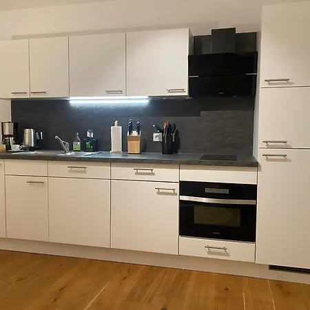 Modern Zentral Parkplatz Terasse Netflix Apartment *