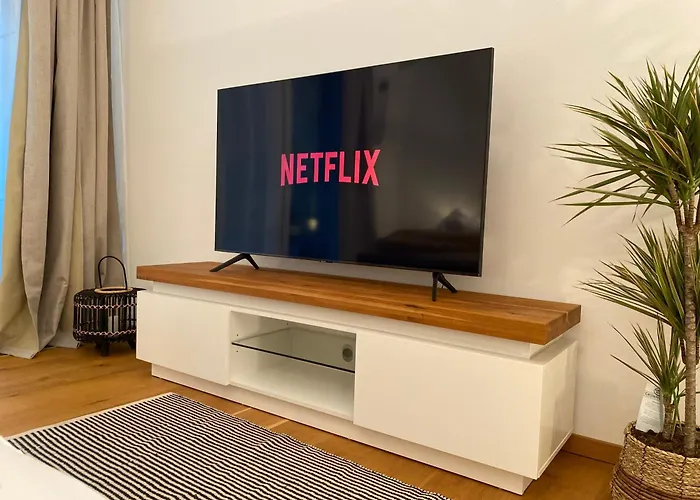 Modern Zentral Parkplatz Terasse Netflix